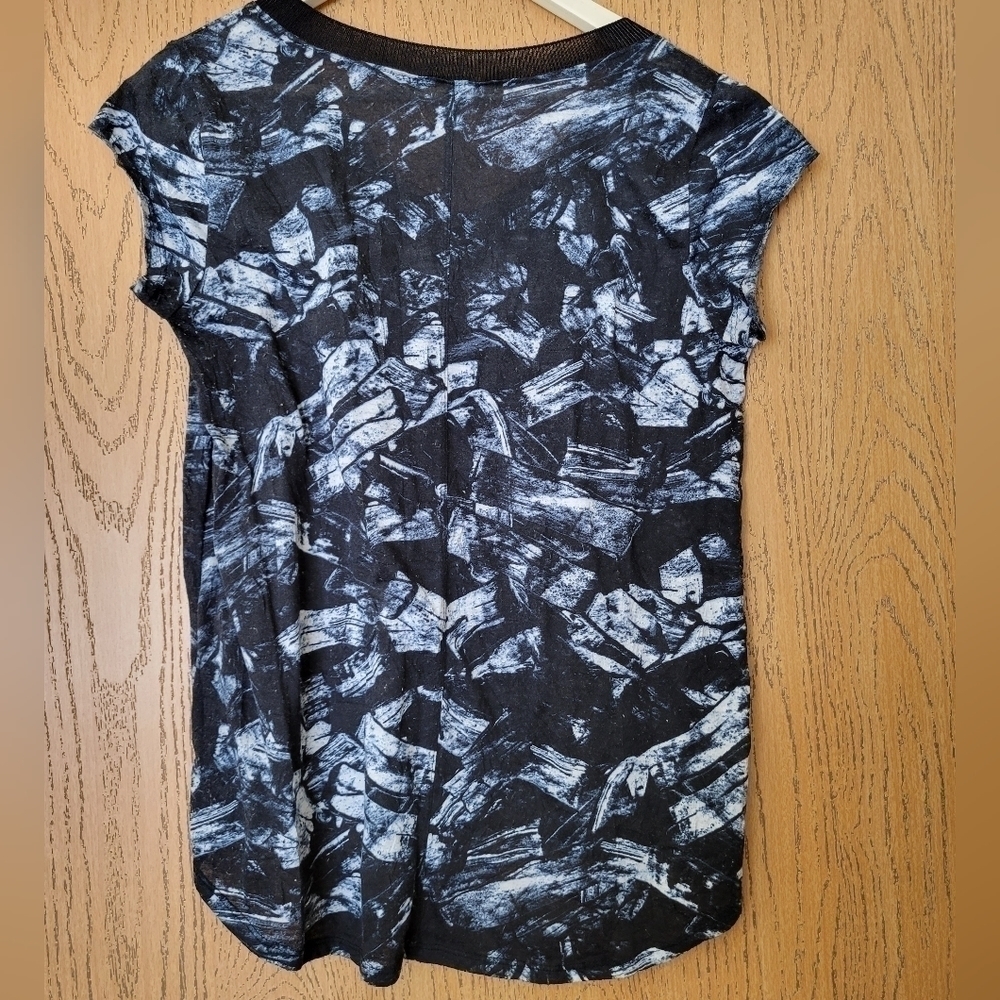 Simply Vera Vera Wang black h white stroke crinkle high low v neck tee M - Picture 6 of 7